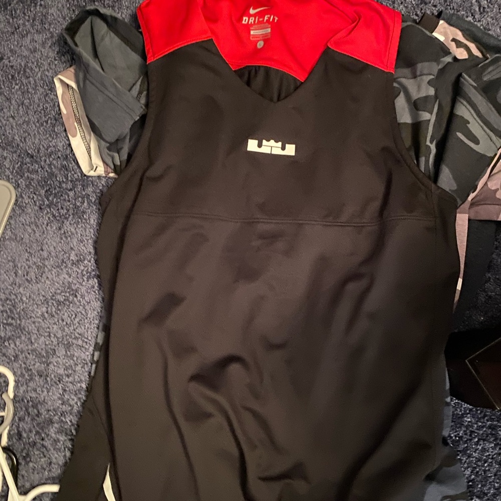 Lebron Nike tank too dri fit